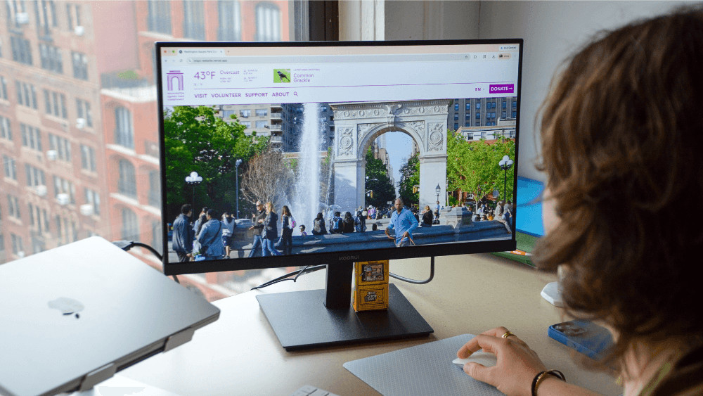 A person uses the Washington Square Park Conservancy's website.