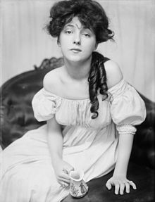 Evelyn Nesbit in 1903 at approx. 18 years old.